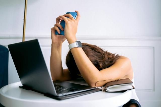 More than half of US workers surveyed reported burnout in 2024, citing rising stress, long hours and external pressures.