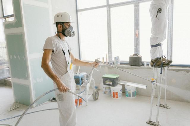 Photo by Antoni Shkraba Studio: https://www.pexels.com/photo/man-in-white-t-shirt-wearing-hard-hat-using-a-hose-to-wash-the-house-5493664/
